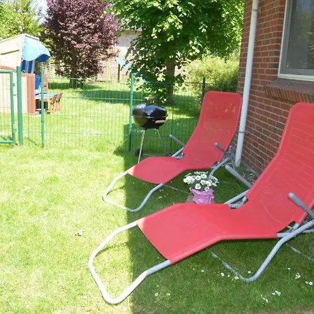 Grosse Terrasse Und Eingezaeunter Garten - Lotsenhus Gollendorf