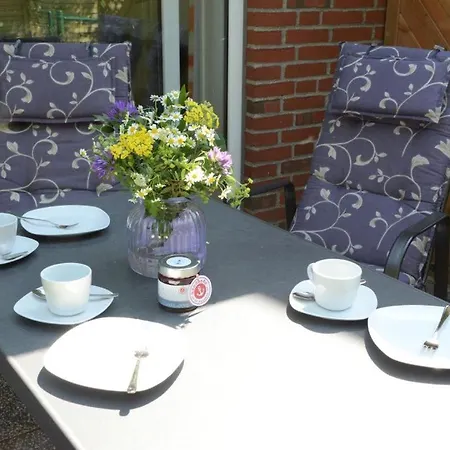 Grosse Terrasse Und Eingezaeunter Garten - Lotsenhus *
