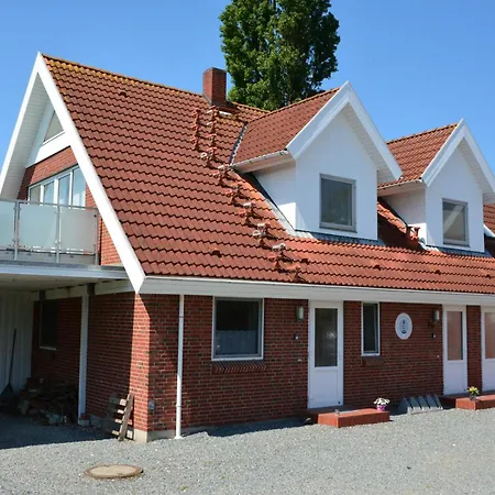 Grosse Terrasse Und Eingezaeunter Garten - Lotsenhus Lejlighed Gollendorf