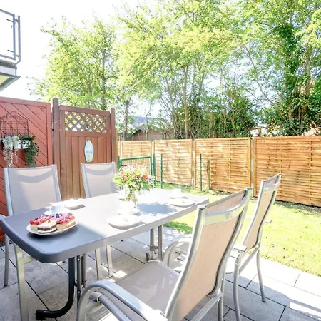 Grosse Terrasse Und Eingezaeunter Garten - Lotsenhus *